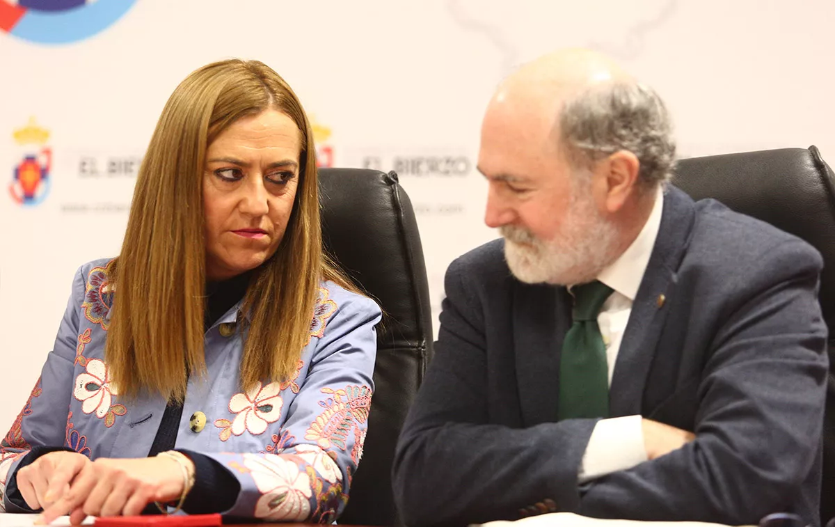 La delegada del Gobierno de Castilla y León, Virginia Barcones y el presidente de Tragsa, Jesús Casas, durante su reunión de esta mañana en Ponferrada La delegada del Gobierno de Castilla y León, Virginia Barcones y el presidente de Tragsa, Jesús Casas, durante su reunión de esta mañana en Ponferrada