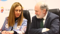 La delegada del Gobierno de Castilla y León, Virginia Barcones y el presidente de Tragsa, Jesús Casas, durante su reunión de esta mañana en Ponferrada
