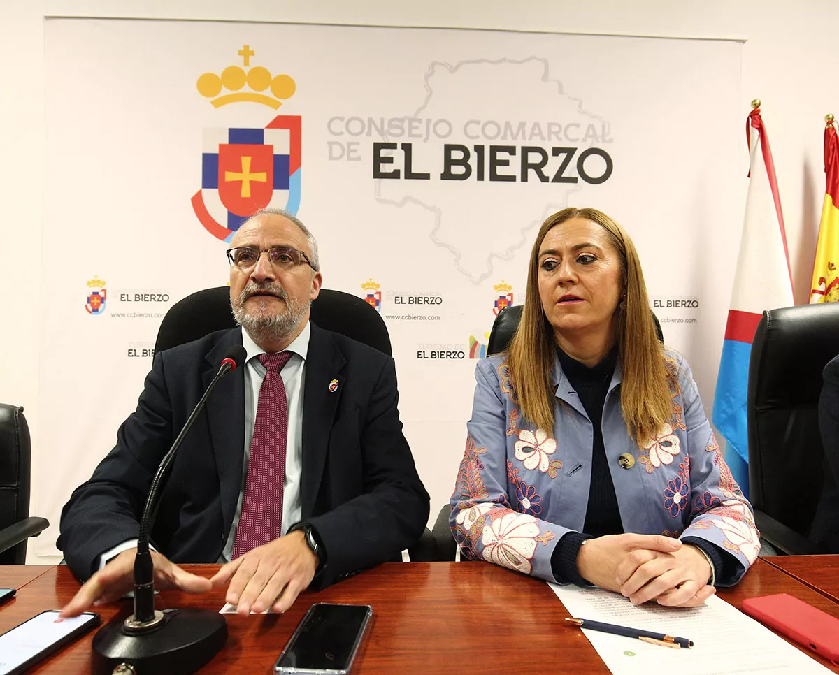 El presidente del Consejo Comarcal de El Bierzo, Olegario Ramón, junto a la delegada del Gobierno de Castilla y León, Virginia Barcones durante su reunión de esta mañana en Ponferrada El presidente del Consejo Comarcal de El Bierzo, Olegario Ramón, junto a la delegada del Gobierno de Castilla y León, Virginia Barcones durante su reunión de esta mañana en Ponferrada