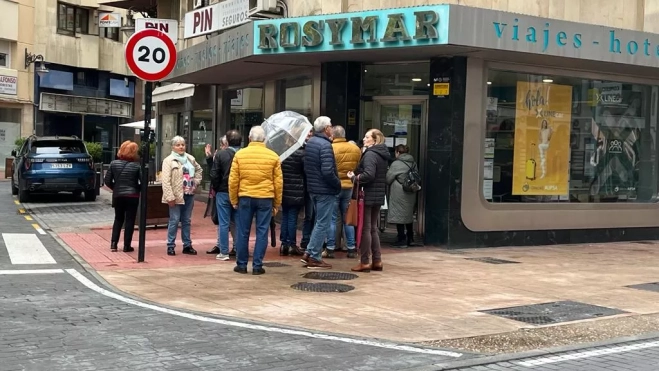 Colas en las agencias de viajes del Imserso