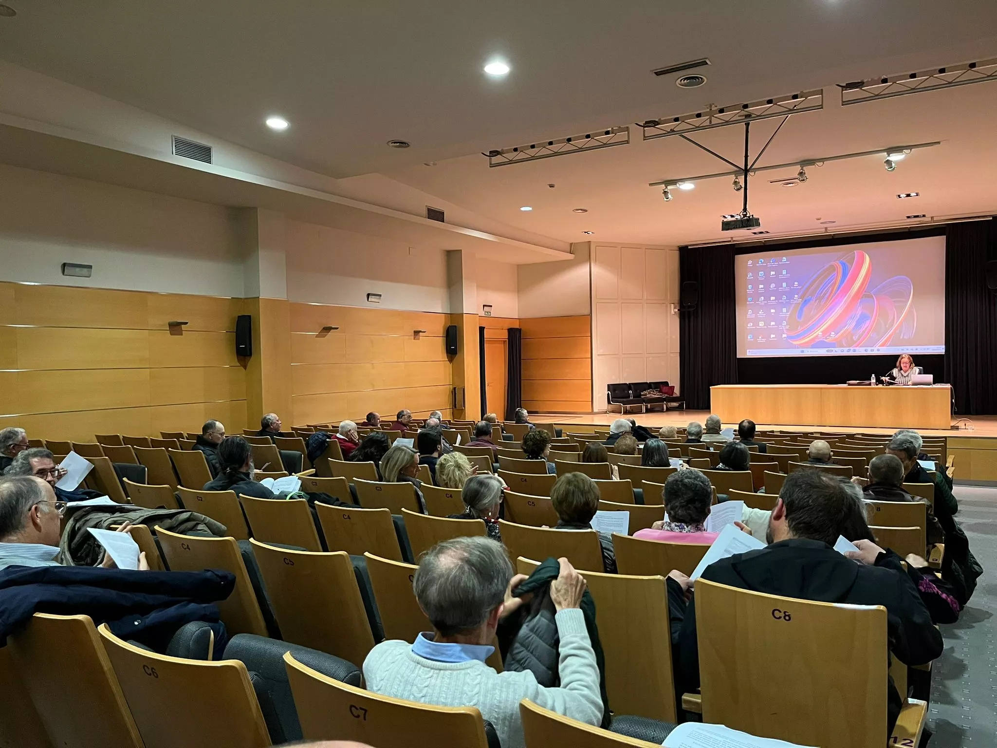 Asamblea de socios del IEB presidida por Patricia Pérez (2)