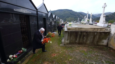 Día de Todos los Santos en el cementerio de Villafranca del Bierzo (3)