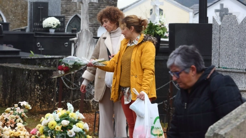 Día de Todos los Santos en el cementerio de Villafranca del Bierzo (7)