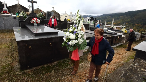 Día de Todos los Santos en el cementerio de Villafranca del Bierzo (8)