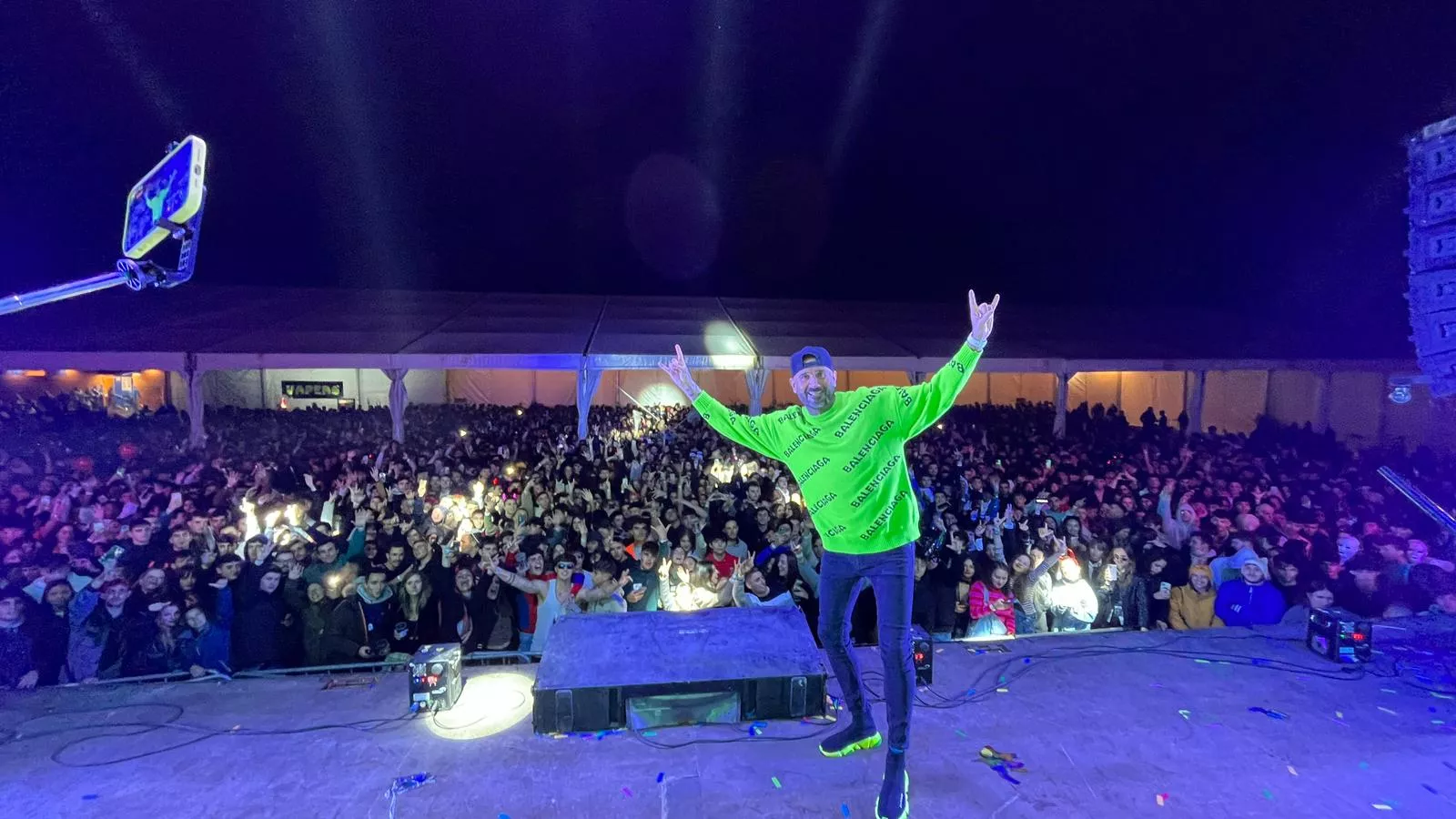 Kiko Rivera, Albert Novo y otros DJ durante la Halloween Espicha de León (1) Kiko Rivera, Albert Novo y otros DJ durante la Halloween Espicha de León (1)