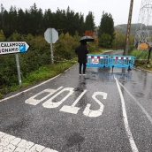 La carretera entre las localidades bercianas de Molinaseca y Onamio 