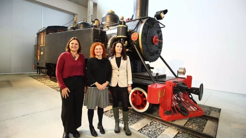 Firma de la cesión de la locomotora.