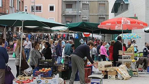 Los comerciantes de la zona de abastos de Ponferrada ven "realista" la propuesta de ZBE del equipo de gobierno pero piden mayor diálogo