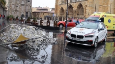 Herido leve un hombre de 47 años tras el desprendimiento del cableado de las luces de navidad en León