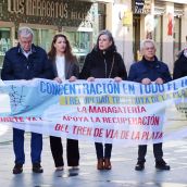  Integrantes del Partido Popular de León en una de las concentración por la reapertura del tren "Ruta de la Plata"