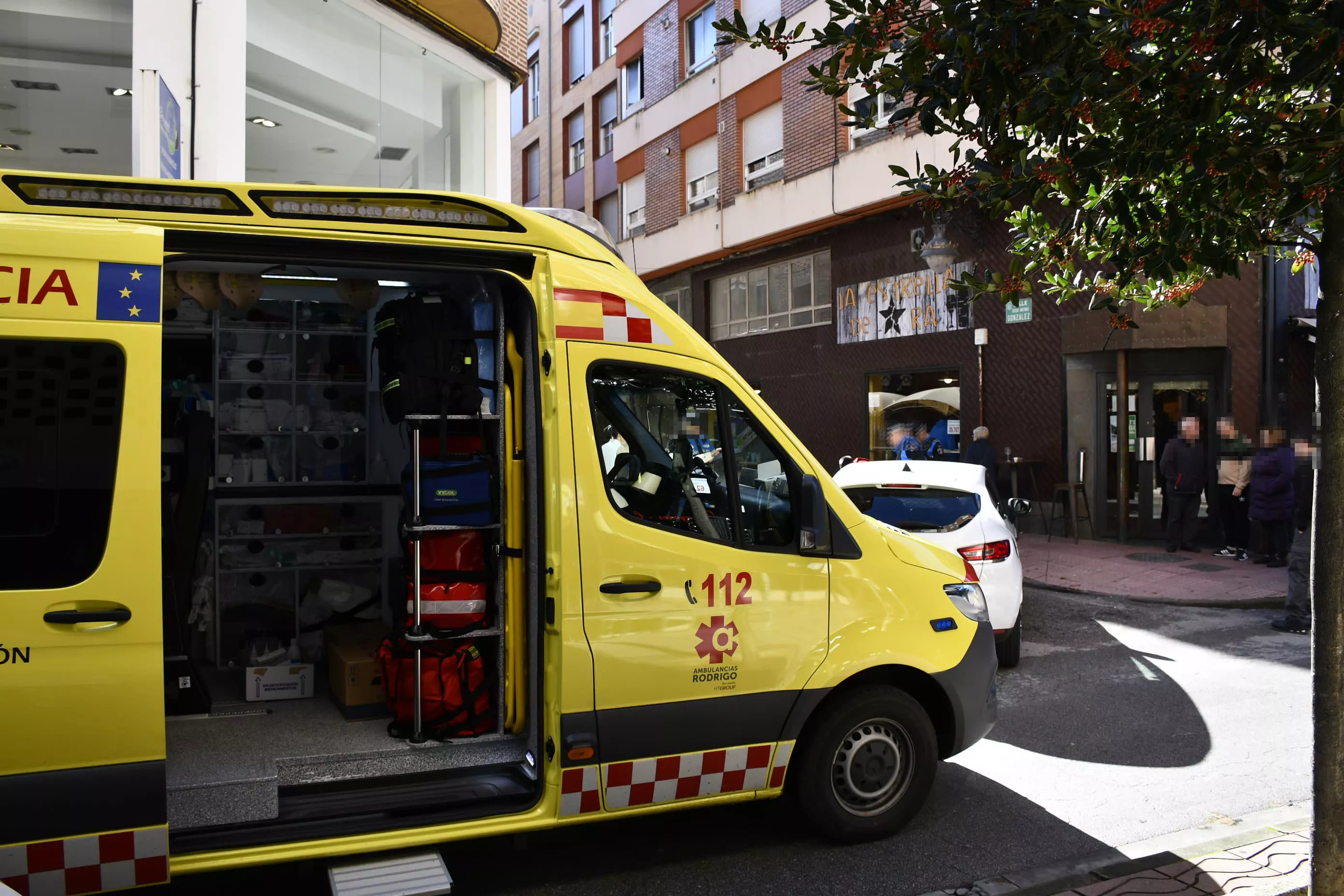 Trasladado en UVI móvil al Hospital del Bierzo el hombre atropellado en ...