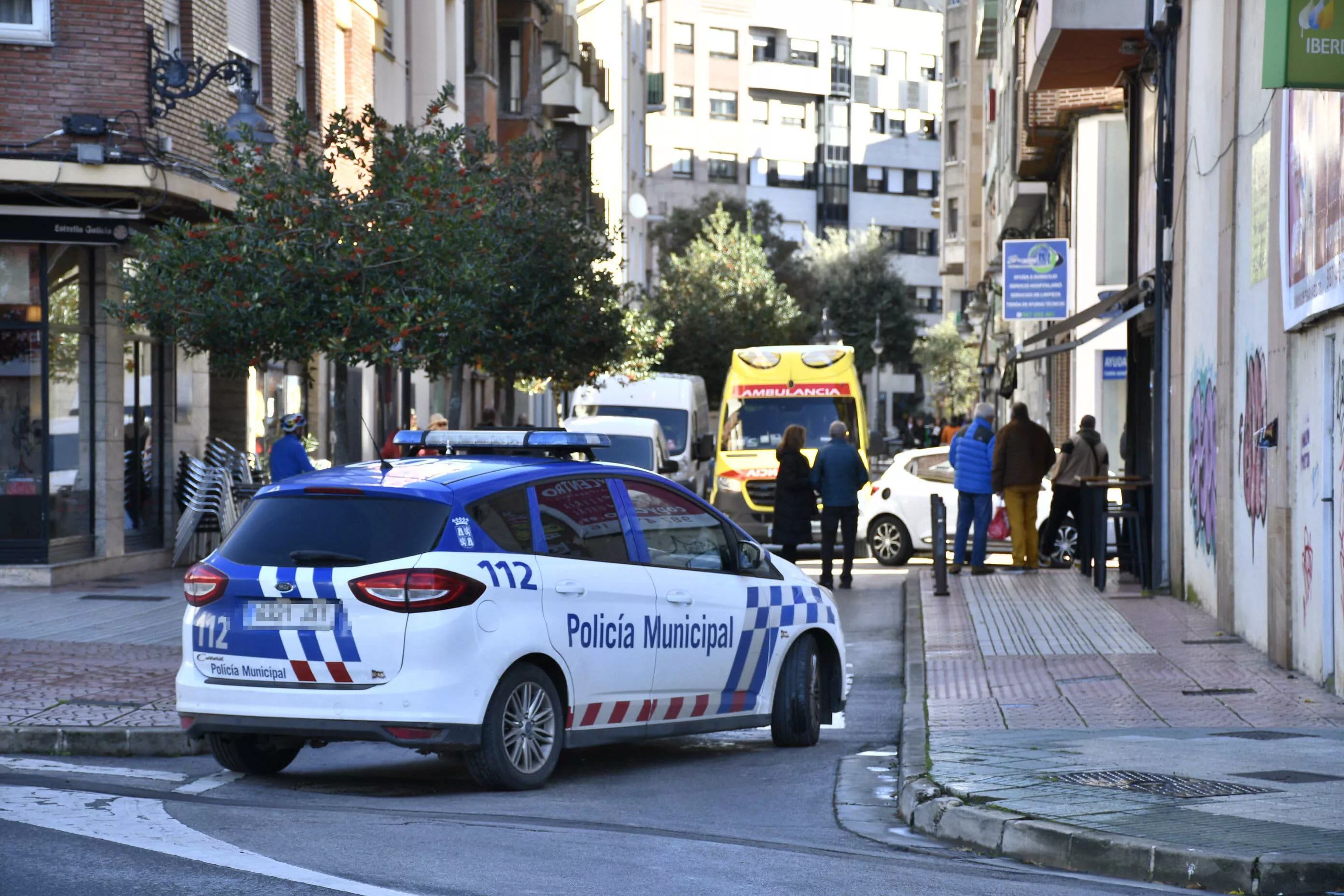 Trasladado en UVI móvil al Hospital del Bierzo el hombre atropellado en ...