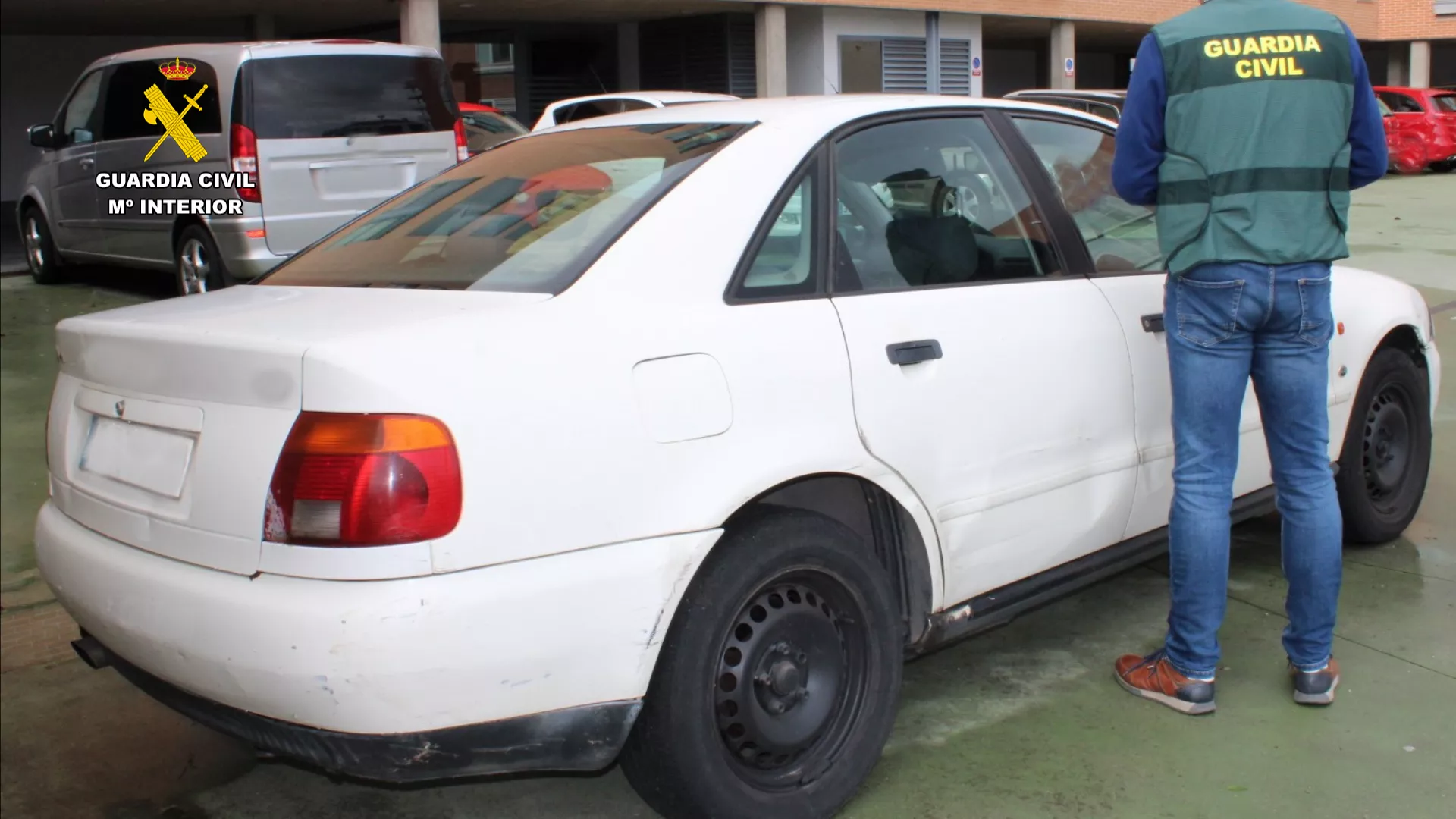 Detenidos tres hombres por cuatro robos con arma blanca en gasolineras de Camponaraya y Ponferrada Detenidos tres hombres por cuatro robos con arma blanca en gasolineras de Camponaraya y Ponferrada