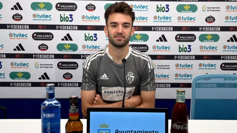 El jugador de la Ponferradina Andoni López, ingresado en el Hospital del Bierzo tras un choque en el entrenamiento