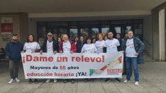 Concentración el Gil y Carrasco de Ponferrada para pedir reducción de horas lectivas a docentes mayores de 55 años Concentración el Gil y Carrasco de Ponferrada para pedir reducción de horas lectivas a docentes mayores de 55 años