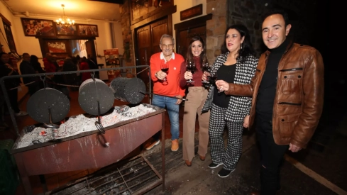 Lorena Baeza con Prada, Flor y Ferreira en la Fiesta de Vino Nuevo