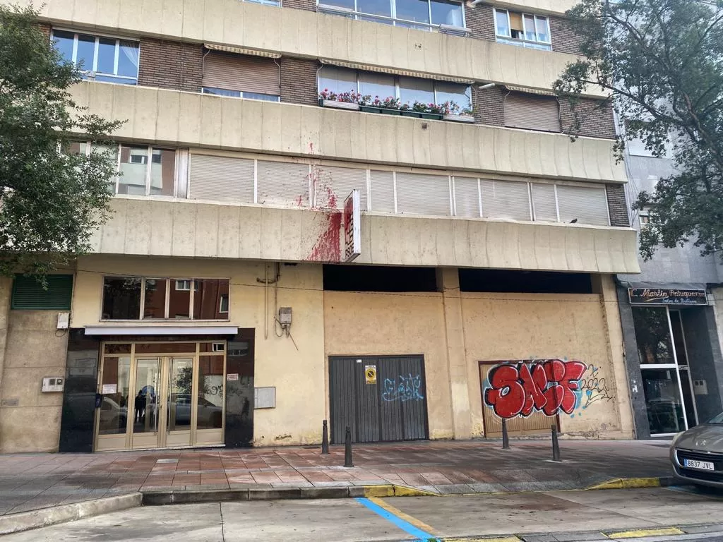 Sede del PSOE de Ponferrada vandalizada (1)