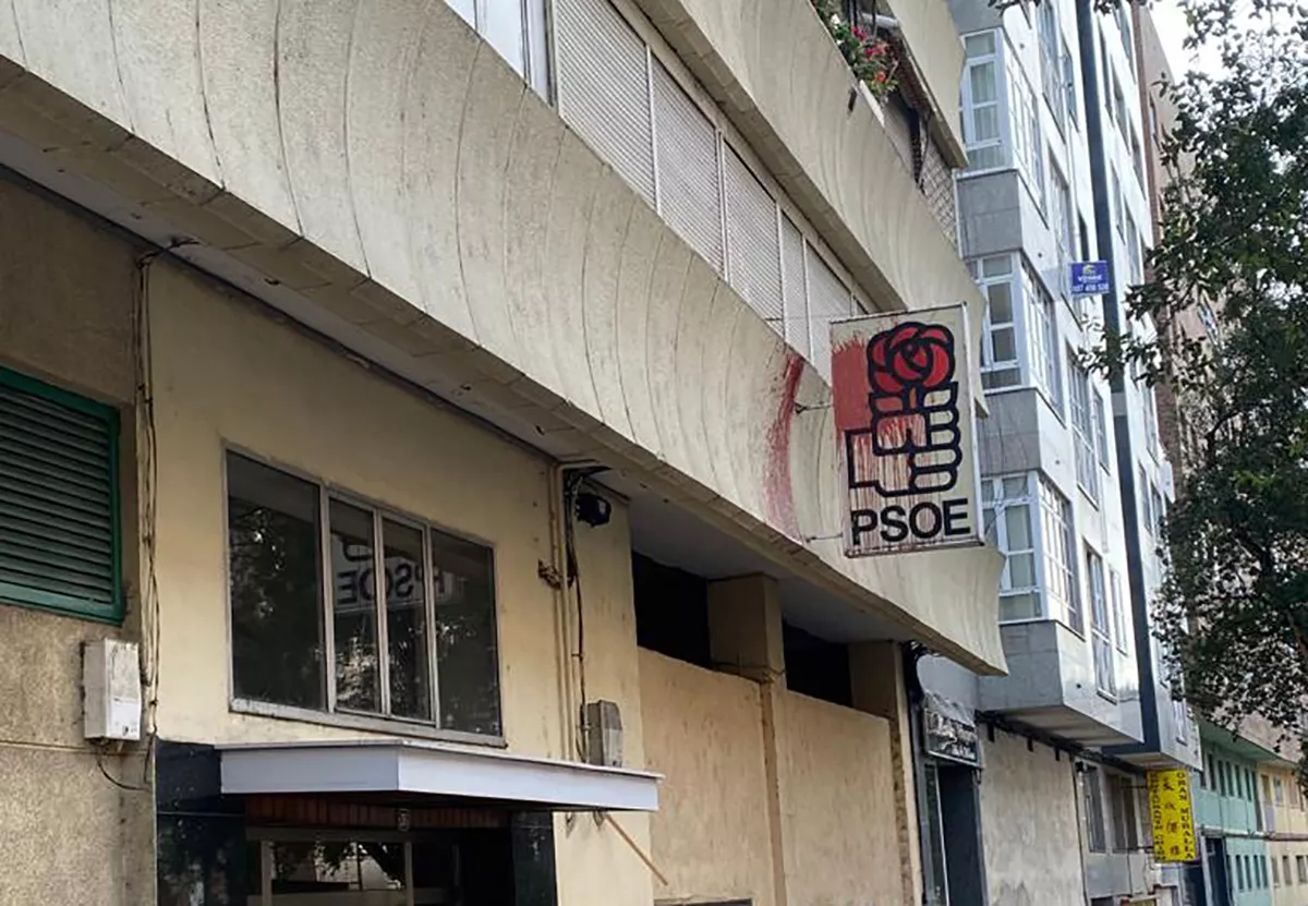Sede del PSOE de Ponferrada vandalizada