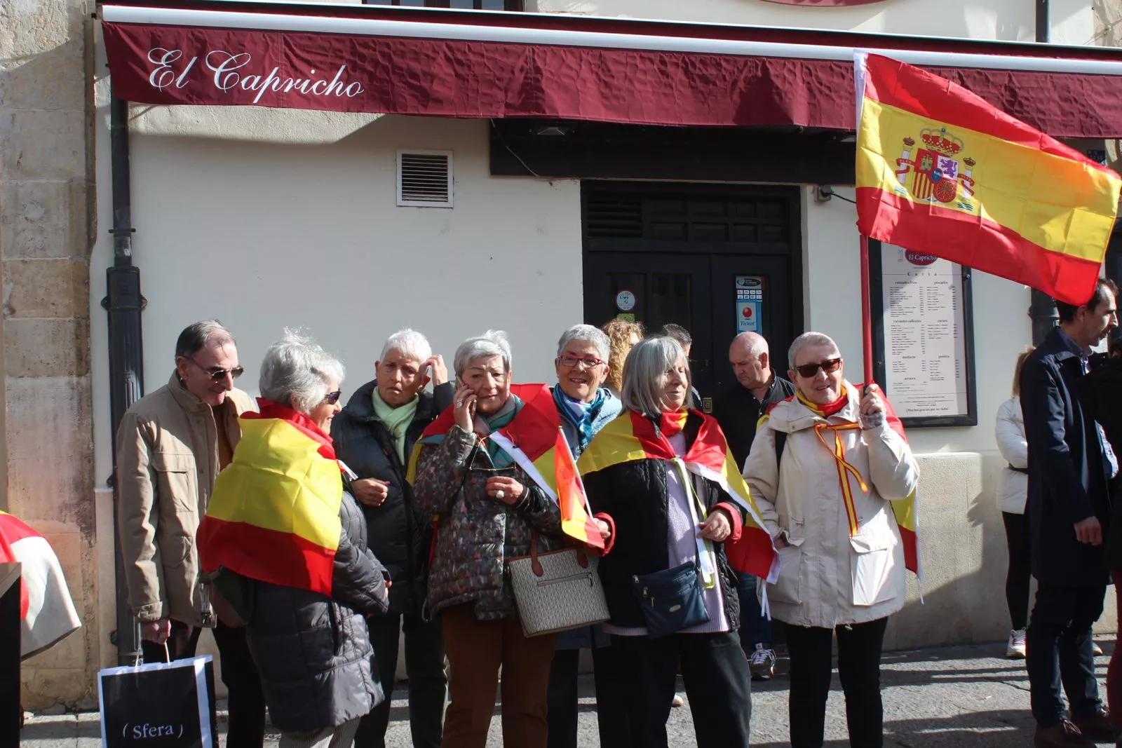 Concentración en León contra la amnistía y el acuerdo entre PSOE y Junts 