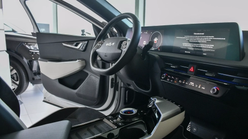 KIA EV6 Line RWD (Long Range) KIA EV6 Line RWD (Long Range)