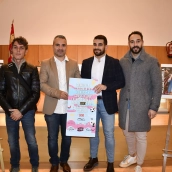 Una iniciativa para el Black Friday en Ponferrada regala 1000 € para gastar en una hora subido en coche de lujo