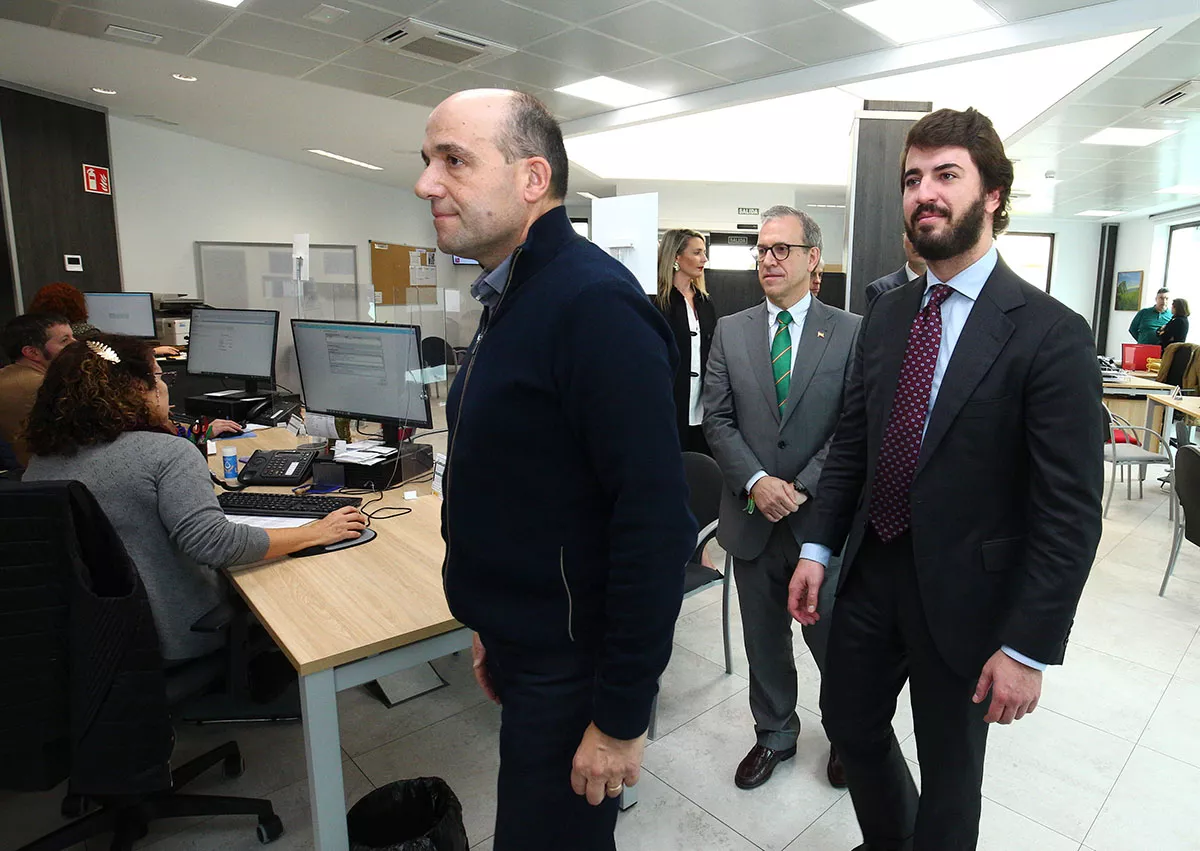 El vicepresidente visita la Oficina de Empleo de Ponferrada (2)