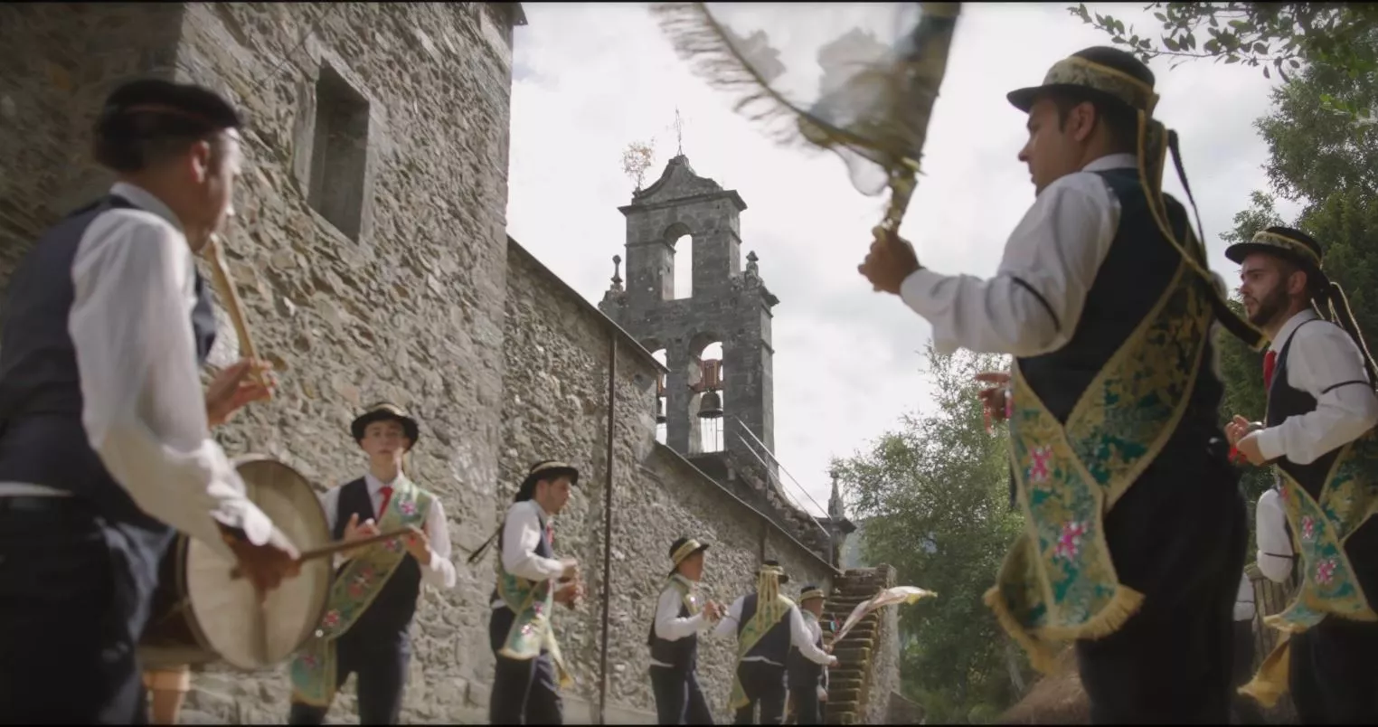 Tradición y Danzas Valle de Fornela Intur