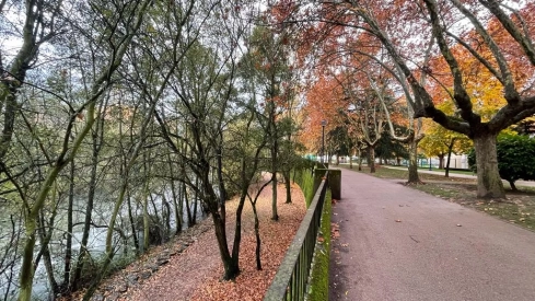 El otoño pasea por el ponferradino parque de La Concordia El otoño pasea por el ponferradino parque de La Concordia