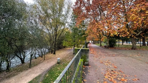 El otoño pasea por el ponferradino parque de La Concordia El otoño pasea por el ponferradino parque de La Concordia
