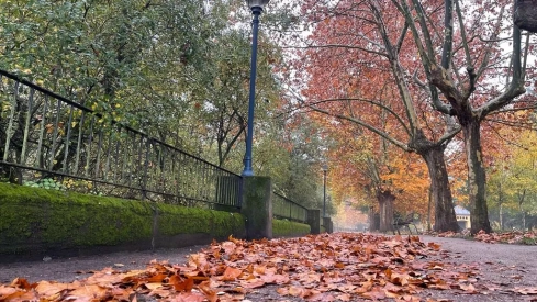 El otoño pasea por el ponferradino parque de La Concordia El otoño pasea por el ponferradino parque de La Concordia