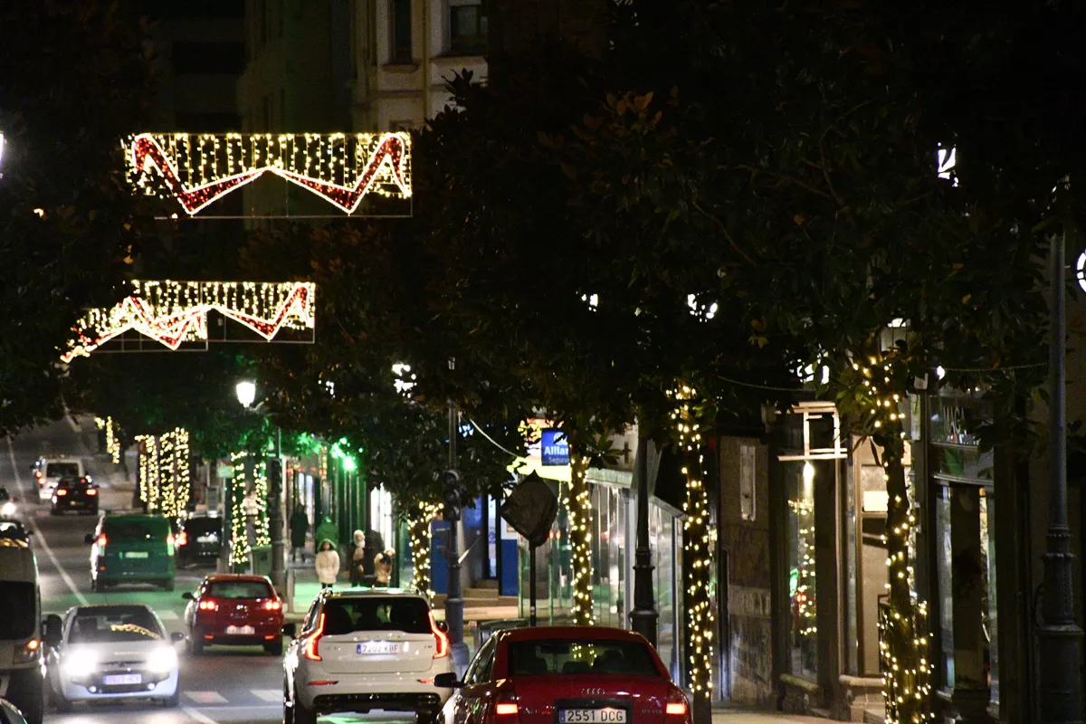 El centro de Ponferrada celebra la Navidad con baile, música y una paella popular