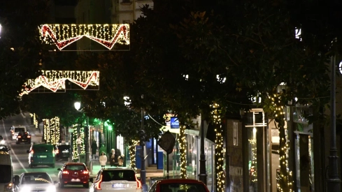El centro de Ponferrada celebra la Navidad con baile, música y una paella popular