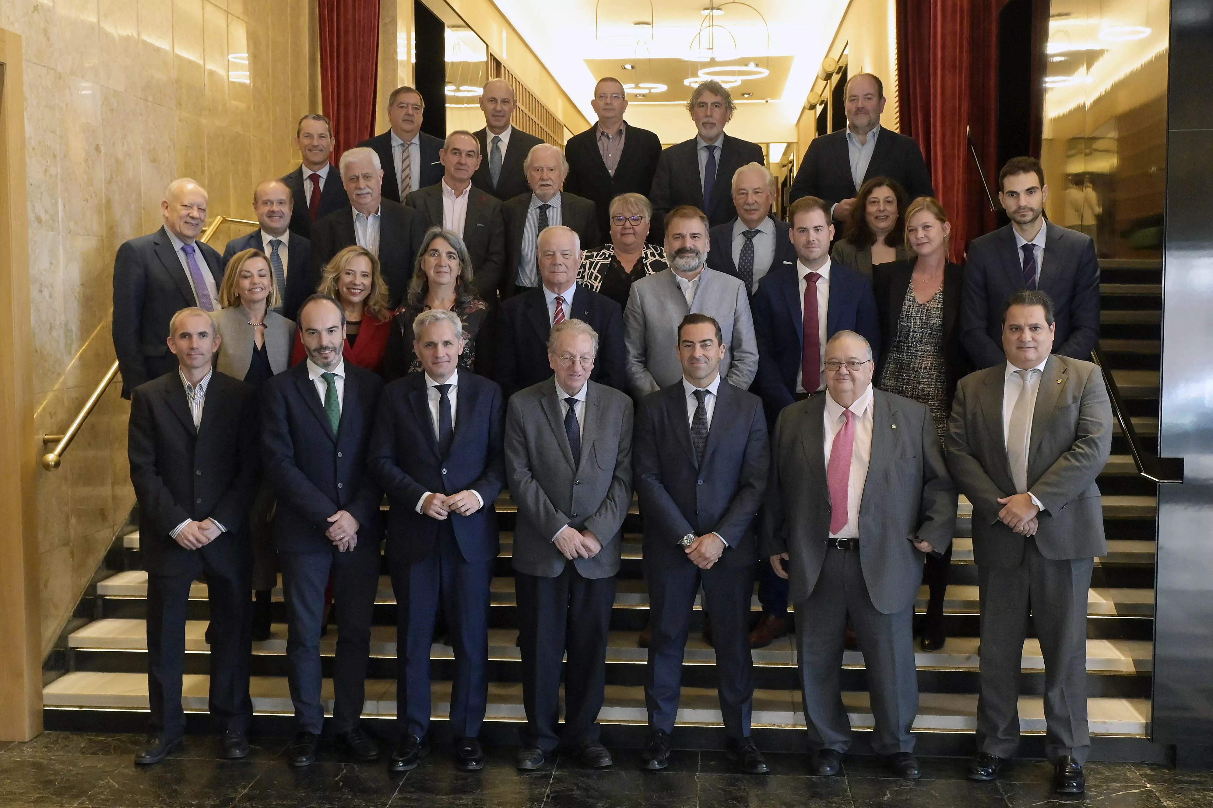  Peio García - El director general de Energía y Minas de la Junta, Alfonso Arroyo González, con el decano Ángel Cámara y el subdirector general de Minas, Daniel Torrejón