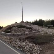 Obras en la Cruz de Ferro en Foncebadón Obras en la Cruz de Ferro en Foncebadón