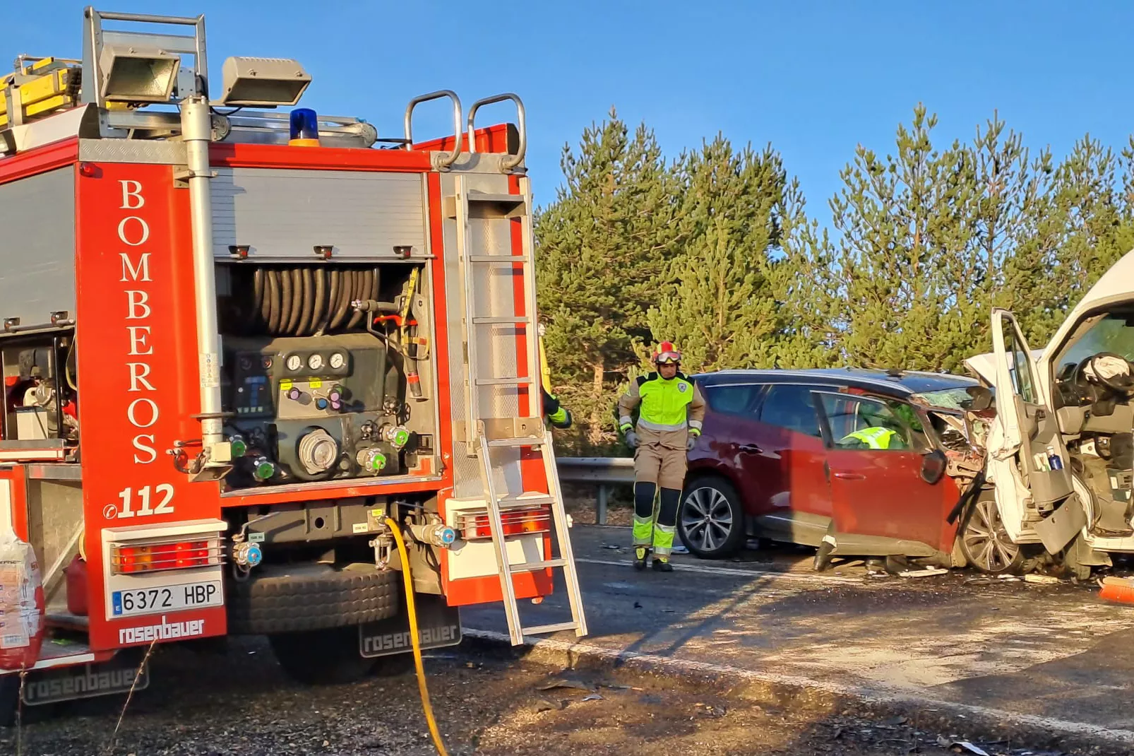 Accidente entre un microbús y un coche (4)