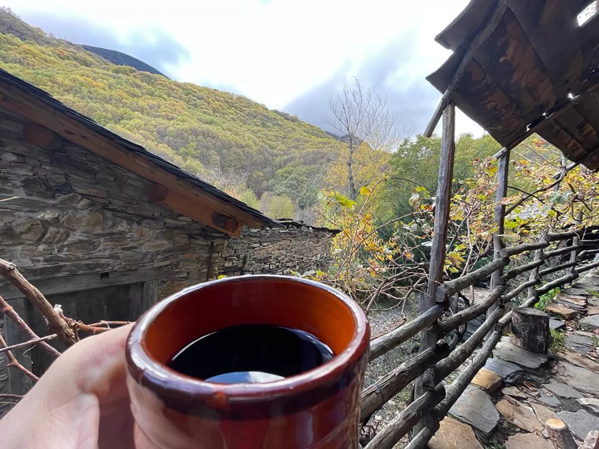 La Cantina de Sara celebra sus bodas de plata como balcón y 'sustento' de Montes de Valdueza La Cantina de Sara celebra sus bodas de plata como balcón y 'sustento' de Montes de Valdueza