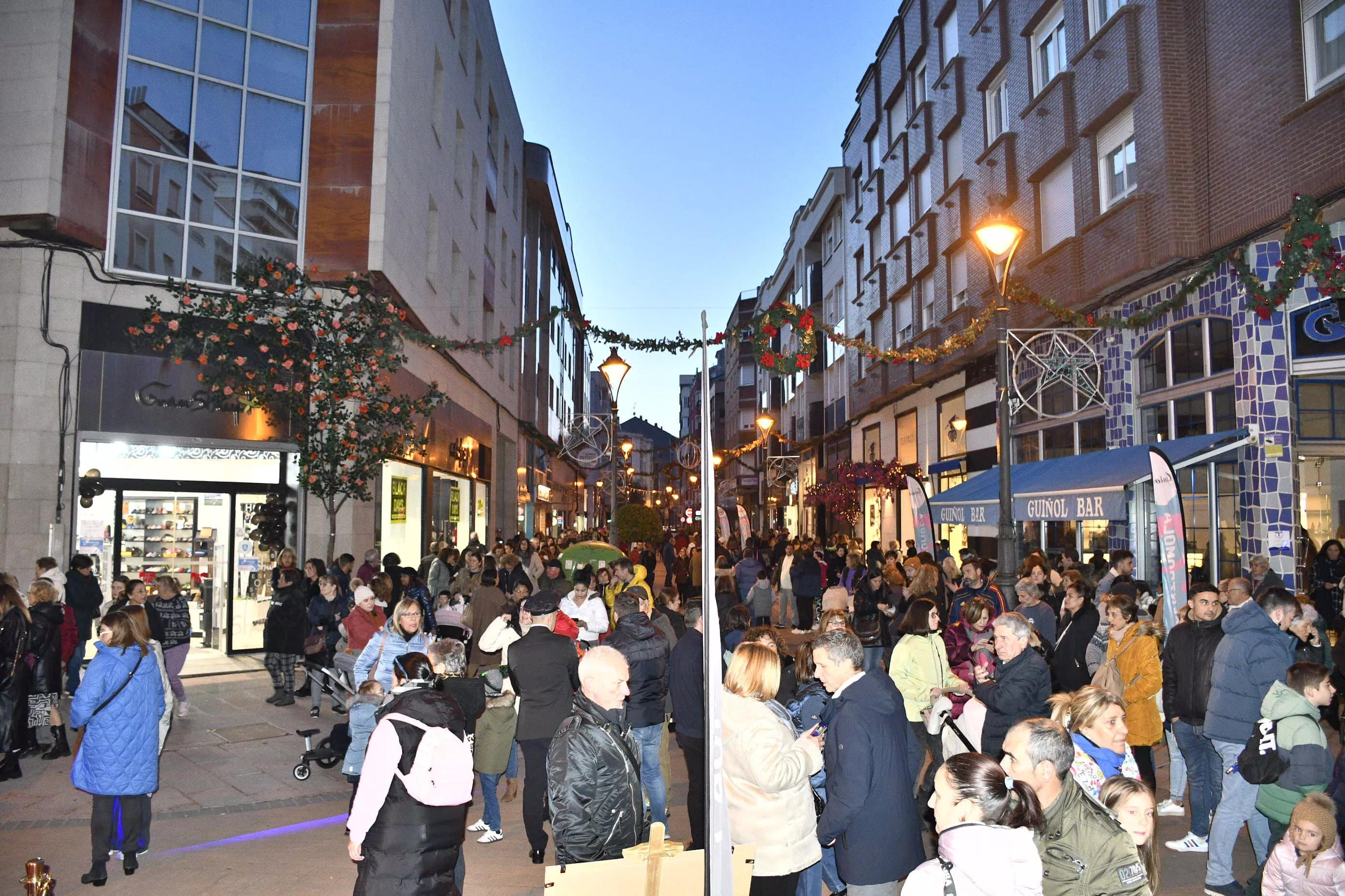 Fotos sorteo de 1000 € en el Black Friday del centro de Ponferrada