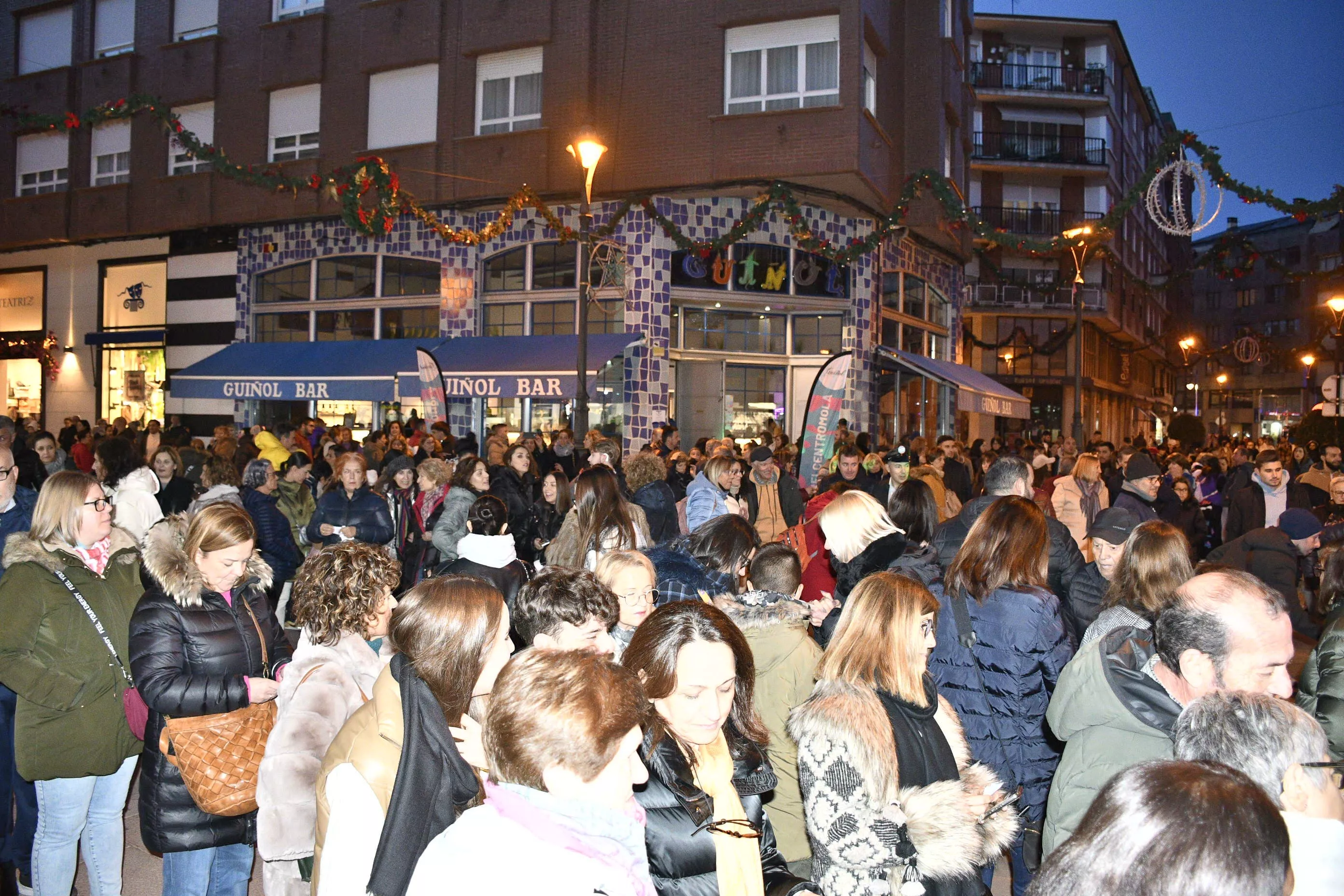 Multitudinario y emocionante sorteo de 1000 € en el Black Friday del centro de Ponferrada