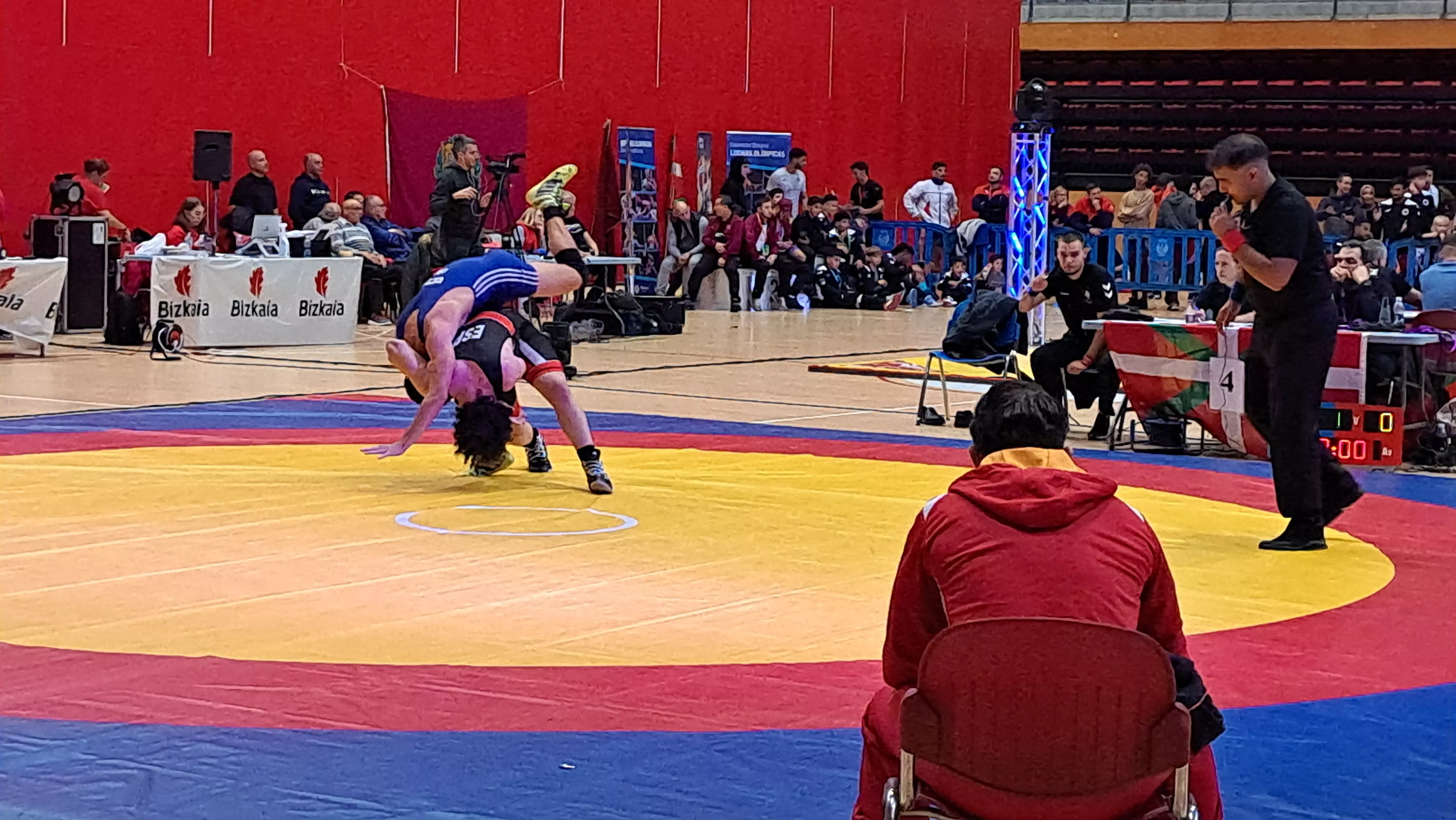 El ponferradino Eric Martínez campeón internacional de lucha libre (2)