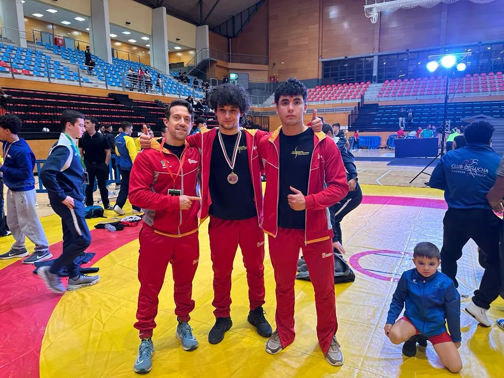 El ponferradino Eric Martínez campeón internacional de lucha libre (5)