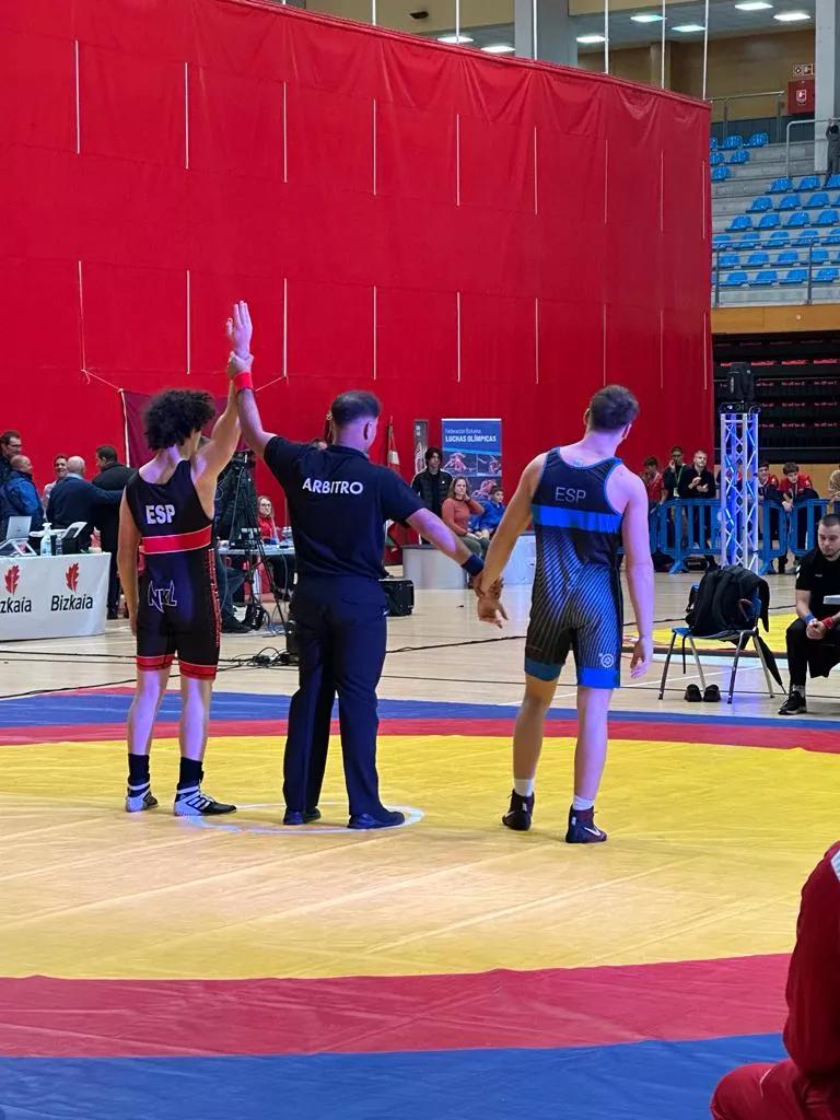 El ponferradino Eric Martínez campeón internacional de lucha libre (1)