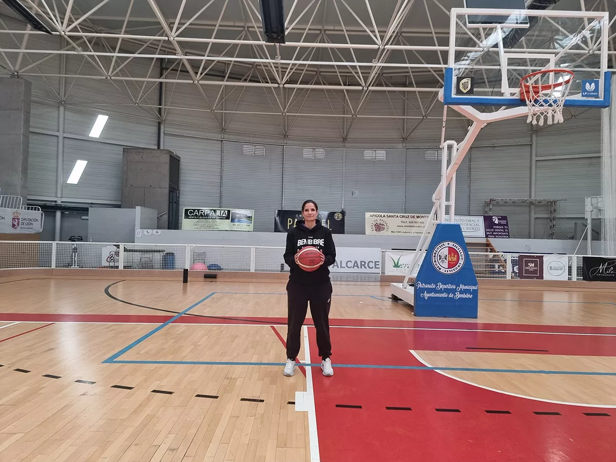 ENTRENADORA BEMBIBRE PAJARIEL BALONCESTO