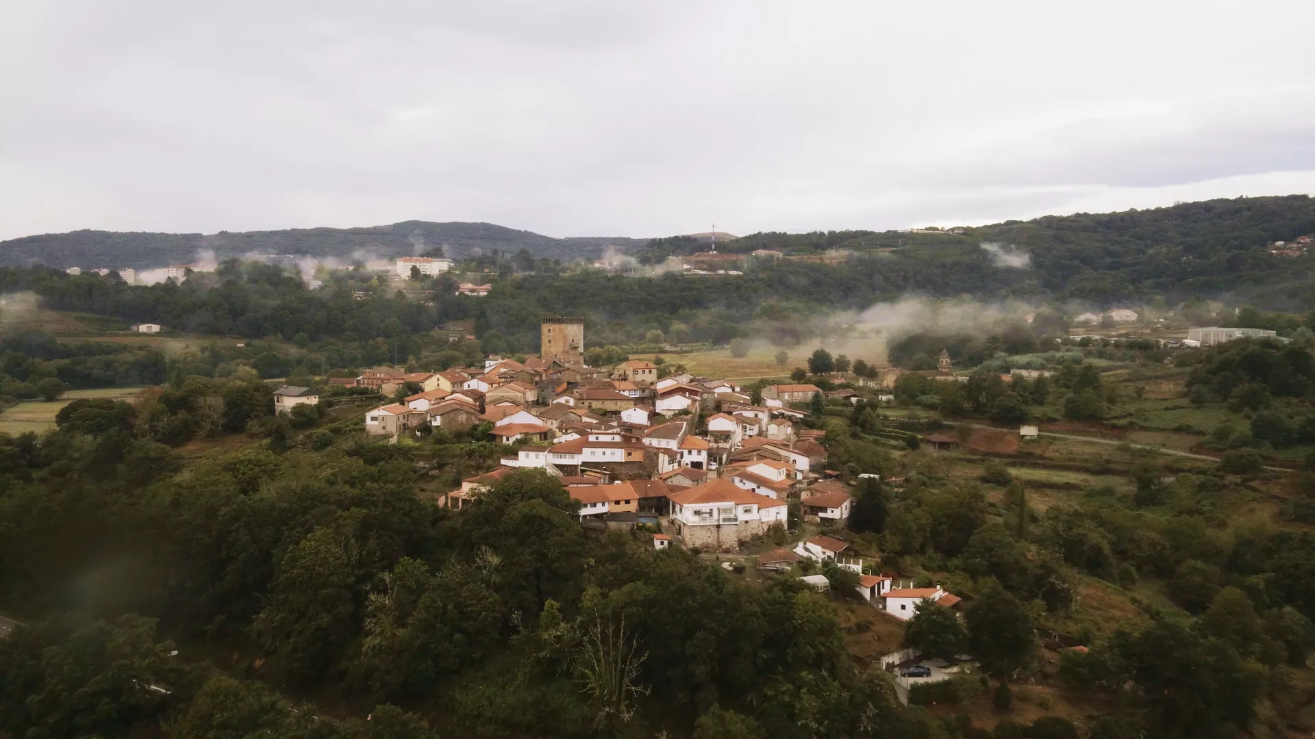 Estos son los dos pueblos finalistas de 'Juntos brillamos' más de Ferrero Rocher: en Galicia y Salamanca