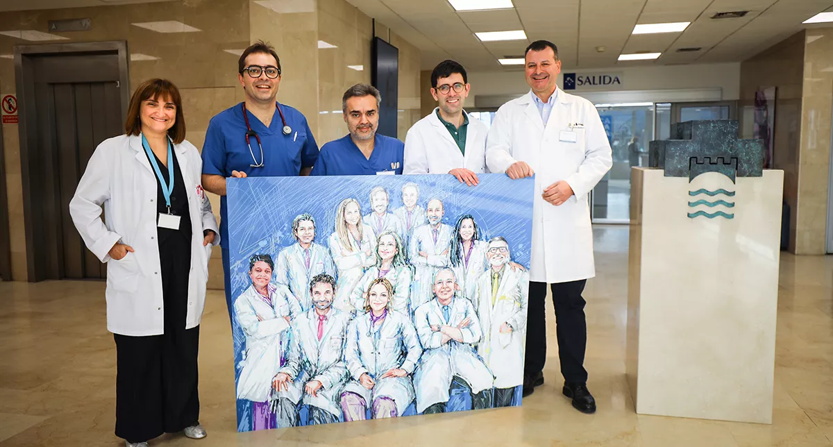 Clínica Ponferrada rinde un homenaje a sus profesionales médicos con un cuadro