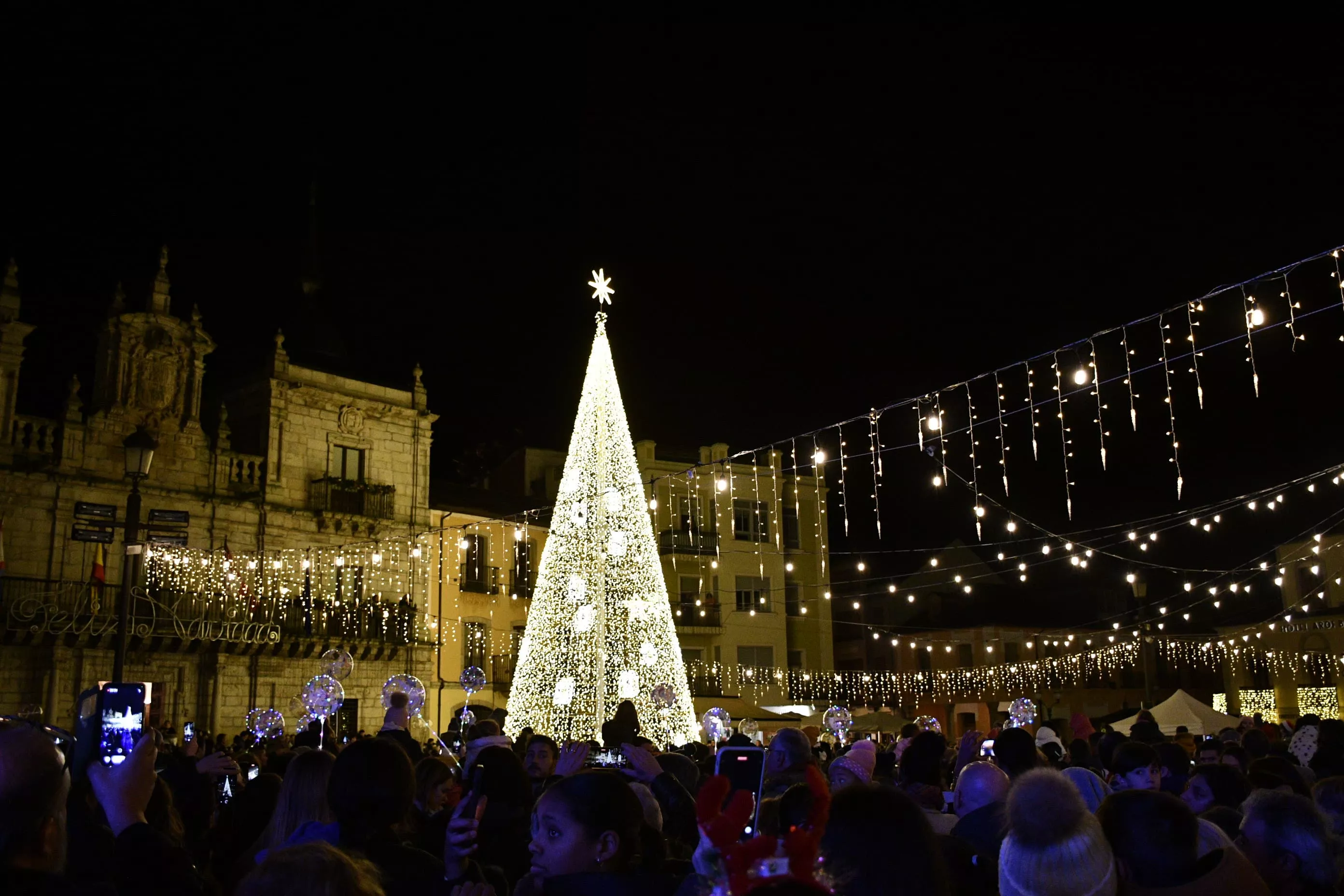 Encendido de las luces de Navidad en Ponferrada (12) Encendido de las luces de Navidad en Ponferrada (12)