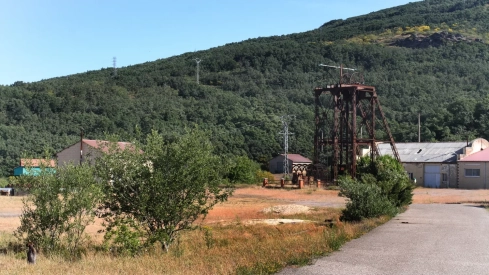  Exterior de Antracitas de Velilla del Río Carrión 