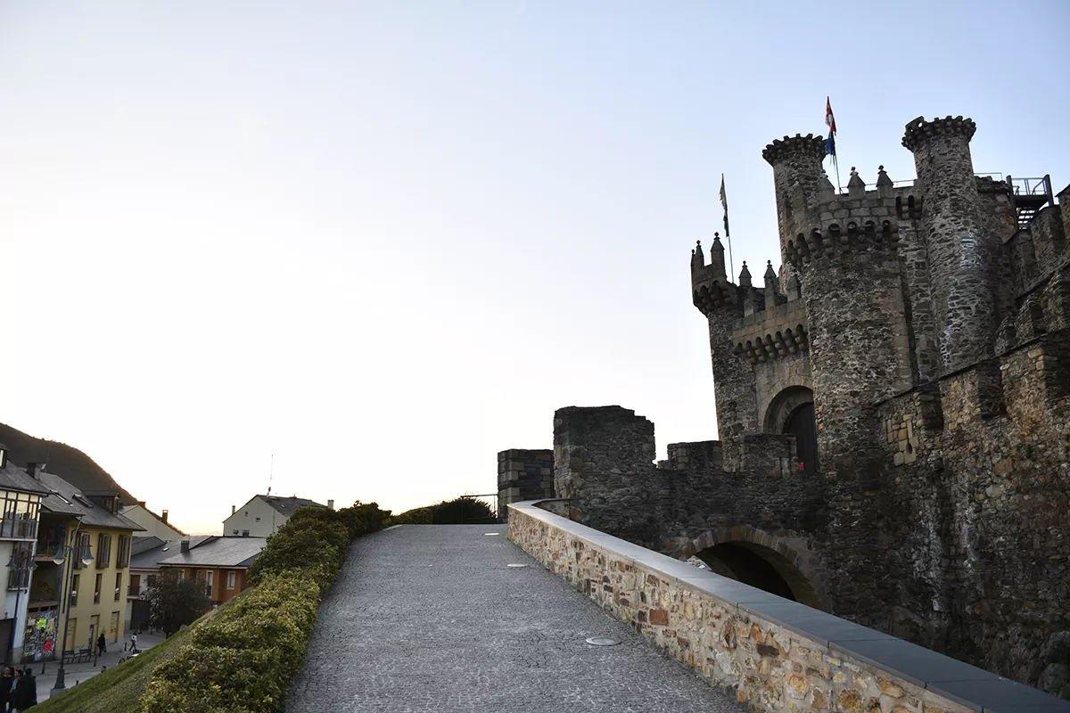 El Castillo de los Templarios y los museos municipales de Ponferrada modifican sus horarios durante el puente de la Constitución
