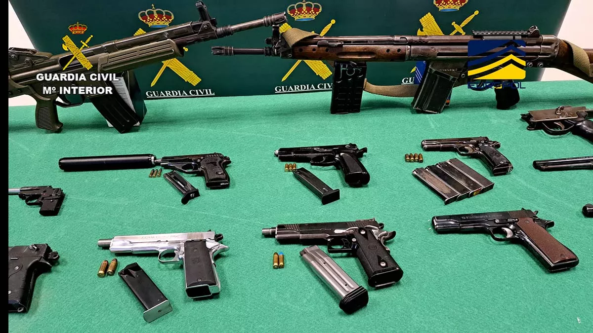 Más de 80 armas de fuego de guerra  y de impresión 3D incautadas en una macrooperación en León, Madrid y Jaén