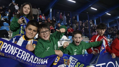 Álbum de fotos del Ponferradina - Cornellà, el último del año en El Toralín