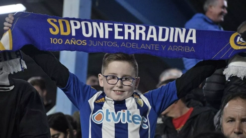 Álbum de fotos del Ponferradina - Cornellà, el último del año en El Toralín